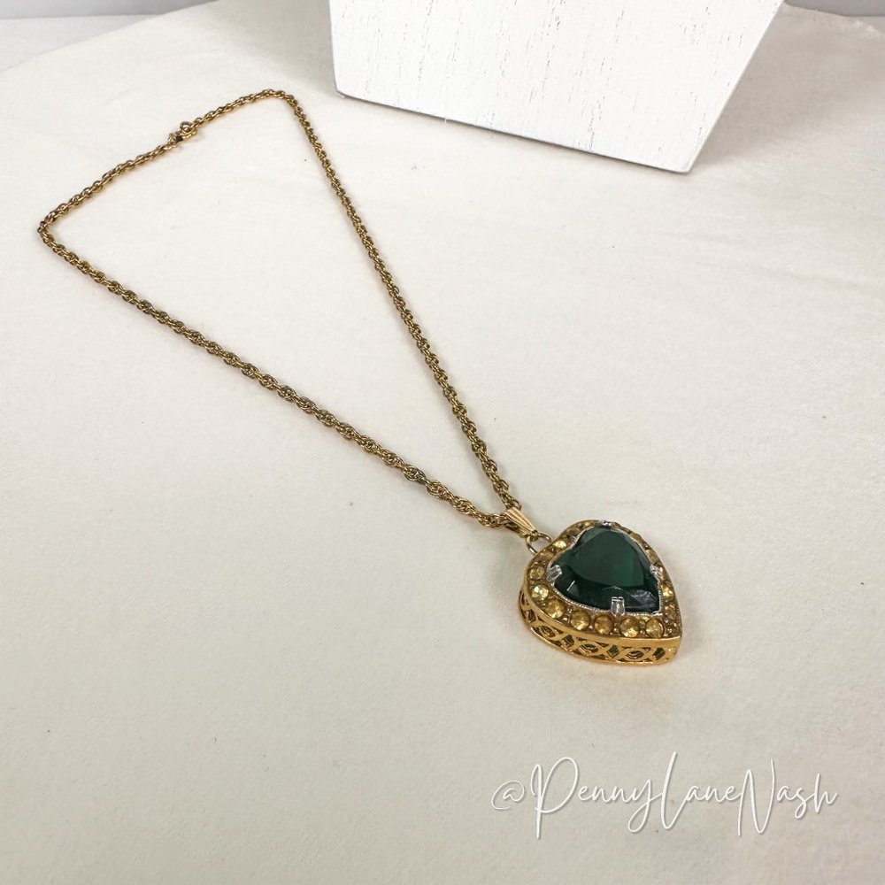 Vintage Green Gem Heart Pendant w/ Rhinestone Necklace In Gold Plate - Picture 6 of 6